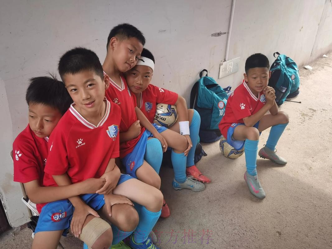 第三届亚足联青少年会议暨颁奖典礼在吉隆坡举行，山东鲁能泰山足球学校获得年度青训学院奖，徐根宝获年度青训教练特别贡献奖